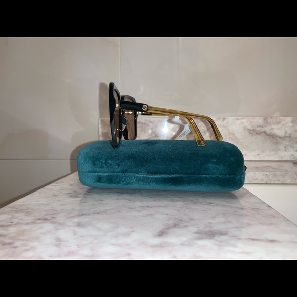 Gucci Sold - Picture 2 of 2